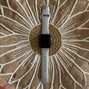 {Apple} Series 3 - 38mm - Aluminum Case